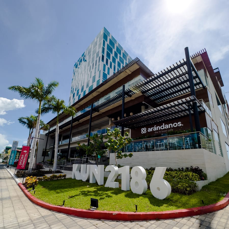 KUN 2186, the building housing Mayan Medical Group in Cancún, México
